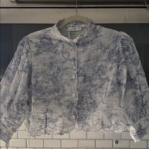 Vita Grace Verona Blue White Toile Scallop Trim Cropped Blouse NWT Size M